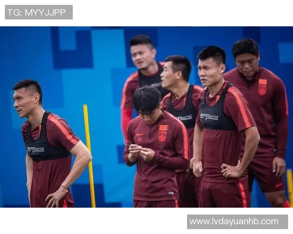 足球明星赛场祈祷瞬间捕捉展现信仰与希望的力量